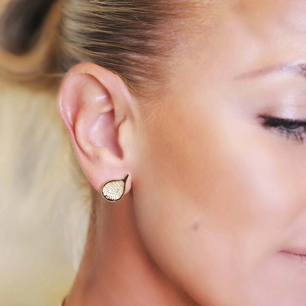 Fig Earrings Gold - Emma Israelsson - Snabb frakt & paketinslagning - Nordicspectra.se