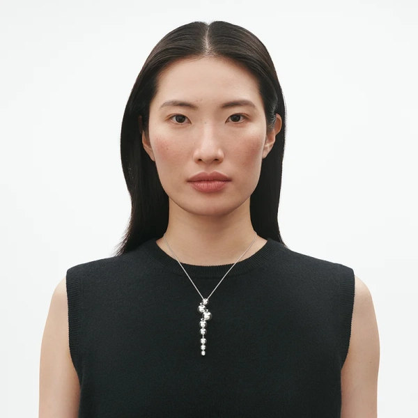 SS25_ECOM_ON-MODEL_MOONLIGHT GRAPES_LONG_PENDANT_20000661