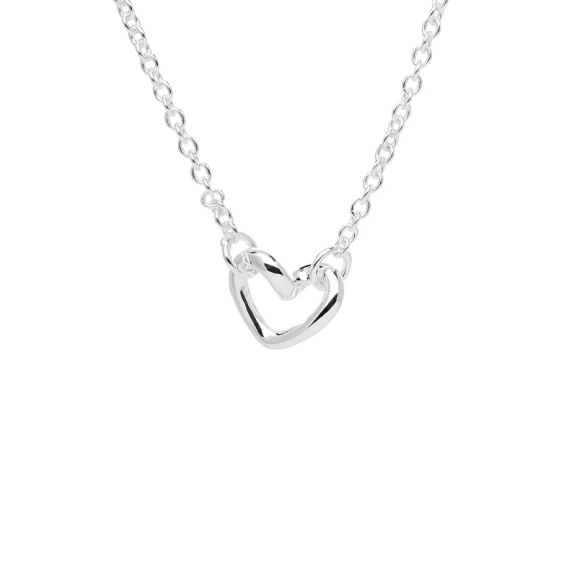 Love Vibe Drop Necklace i polerat återvunnet silver med ett fritt rörligt hjärta och justerbar kedja
