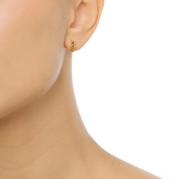 Presentset med halsband och örhängen i 18K guld från Efva Attlings Dice-kollektion