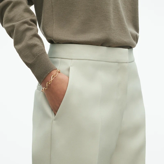 AW25_ECOM_ON-MODEL_INFINITY_BRACELET_YG_10013692