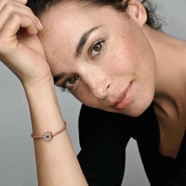 Pavé & Herz Jahrestag Charm von PANDORA, Schneller Versand - Nordicspectra.de