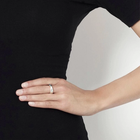 Pencez De Moy Edge Ring - Efva Attling - Suuri valikoima & ilmainen lahjapaketointi - Nordicspectra.fi