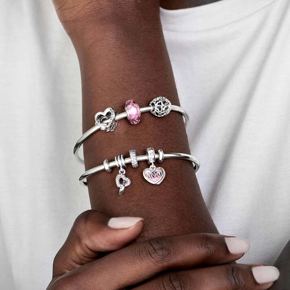 Sammanflätade Hjärtan Berlock - PANDORA - Snabb frakt & paketinslagning - Nordicspectra.se