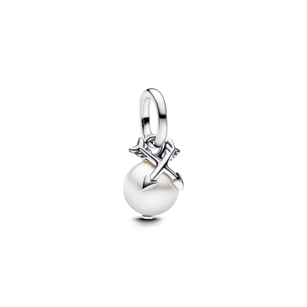 Pandora ME Pearl & Arrows Mini-Anhänger-Charm aus Sterlingsilber mit künstlicher Perle und dekorativen Pfeilen. Ein Symbol für Liebe und Orientierung auf Ihrem Lebensweg.