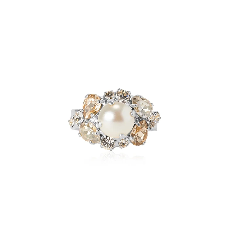 Caroline Svedbom - Molly Ring Rhodium Pearl / Crystal