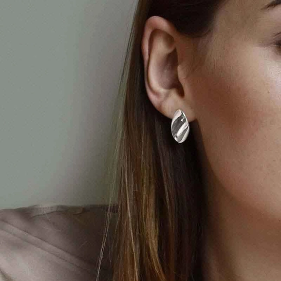 Aqua Small Studs - Drakenberg Sjölin Örhängen - Snabb frakt & paketinslagning - Nordicspectra.se
