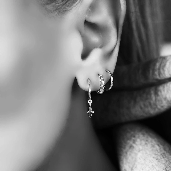 Mini Plain Hoop Silver - Emma Israelsson - Snabb frakt & paketinslagning - Nordicspectra.se