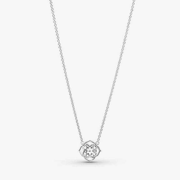 Halsband med Rosenblad - PANDORA - Snabb frakt & paketinslagning - Nordicspectra.se