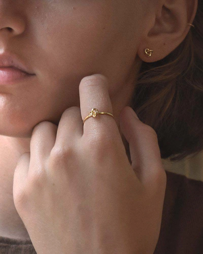 Le Knot Ring Gold - Drakenberg Sjölin Ringar - Snabb frakt & paketinslagning - Nordicspectra.se