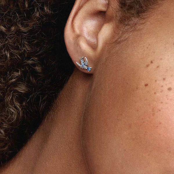 Sparkling Swallow Stud Earrings - PANDORA - Suuri valikoima & ilmainen lahjapaketointi - Nordicspectra.fi