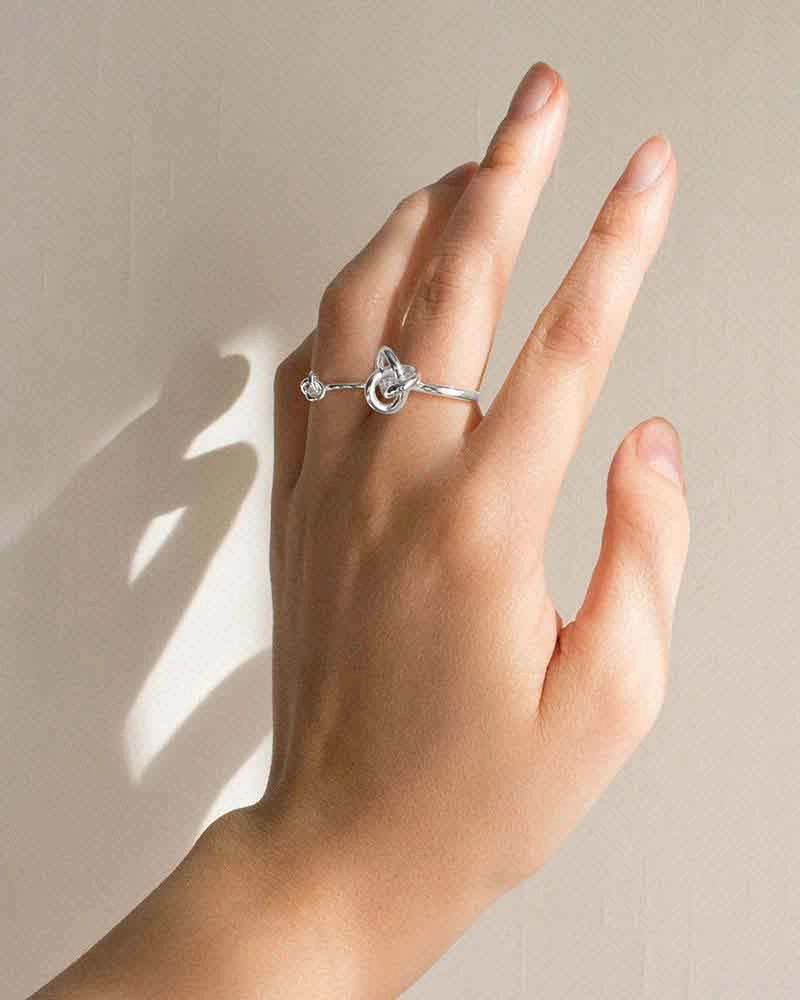 Le Knot Ring - Drakenberg Sjölin Ringar - Snabb frakt & paketinslagning - Nordicspectra.se