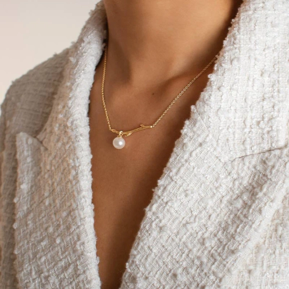 Branch Pearl Necklace Gold - Drakenberg/Sjölin Halsband- Snabb leverans & paketinslagning - Nordic Spectra