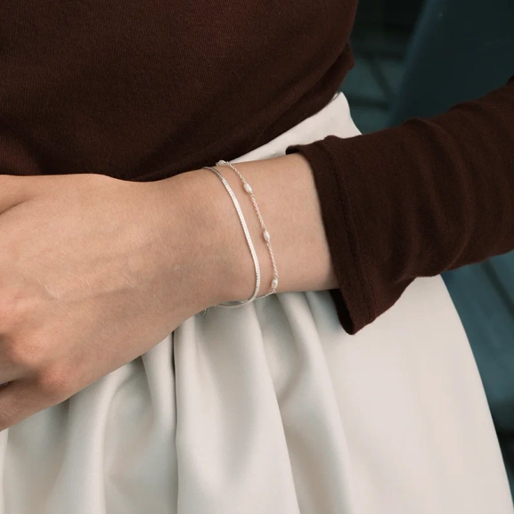 Treasure Multi Pearl Bracelet Silver - Syster P - Snabb leverans & Gratis paketinslagning - Nordic Spectra