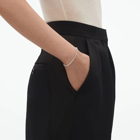 SS25_ECOM_ON-MODEL_SIGNATURE_TENNIS_BRACELET_20001353