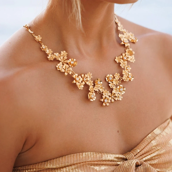 Laurel Necklace Gold Crystal - Caroline Svedbom - Snabb leverans - Nordic Spectra