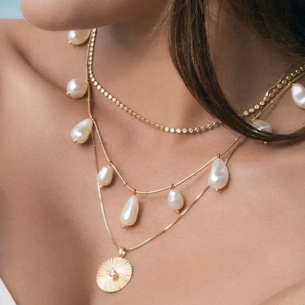 Olympia Necklace Gold Pearl - Caroline Svedbom - Snabb frakt & paketinslagning - Nordic Spectra