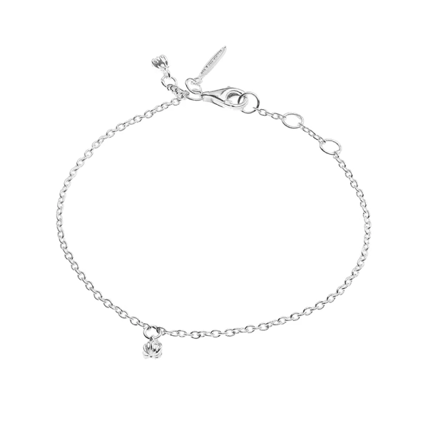 Neues Bud Drop-Armband in Silber mit Blütenknospenanhängern von Drakenberg Sjölin