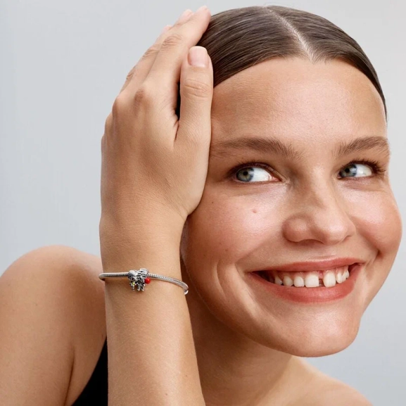 Disney Pixar Up Carl & Ellie Berlock i sterlingsilver med emaljerade detaljer av skjorta