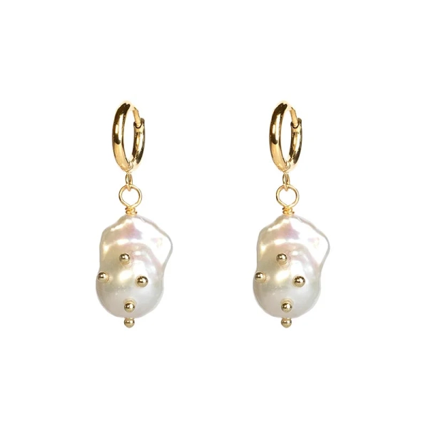 Baroque Stud Pearl Earrings Gold - Emma Israelsson - Schmuck im skandinavischen Design