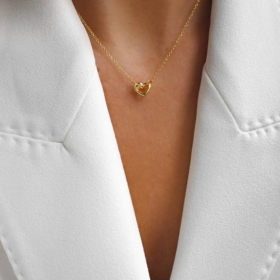 Produktbild av Drakenberg Sjölin Love Vibe Gold presentset med halsband och örhängen i 18K återvunnet guld