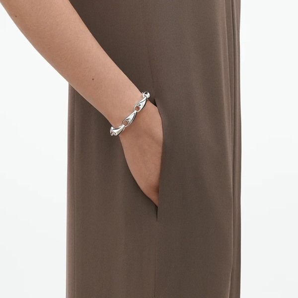 SS25_ECOM_ON-MODEL_REFLECT_LARGE_BRACELET_20001098