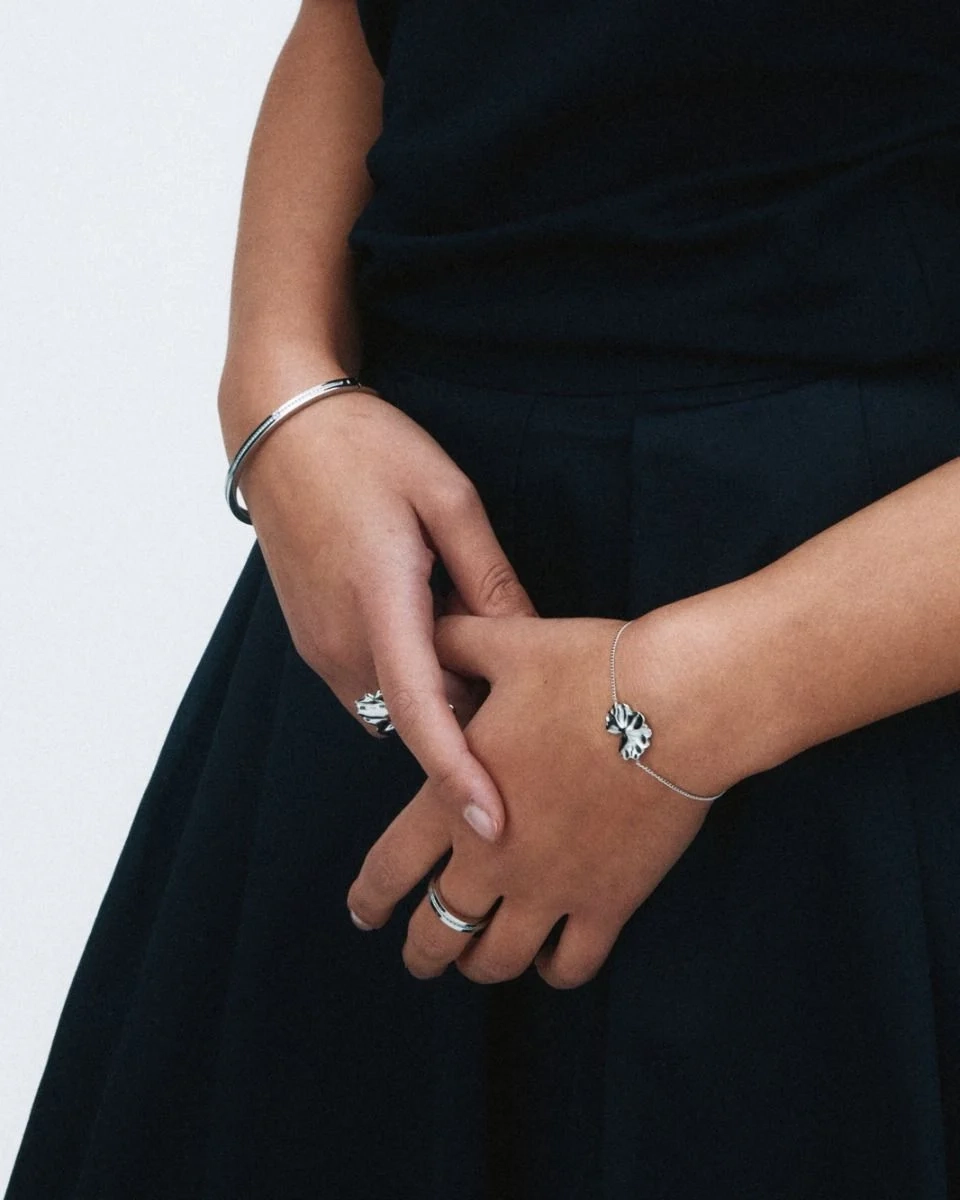 inspirerat av mjuka blombladsformer från Gerana-serien.