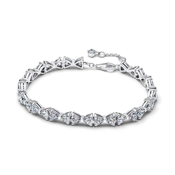 Das Pandora Timeless Rosette Tennisarmband aus glänzendem Sterlingsilber mit funkelnden Zirkonia symbolisiert eine starke und schöne Verbindung und ist perfekt