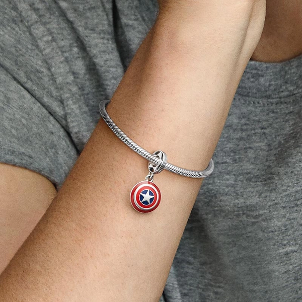 Marvel The Avengers Captain America Sheild Hängberlock - PANDORA - Snabb frakt & paketinslagning - Nordicspectra.se