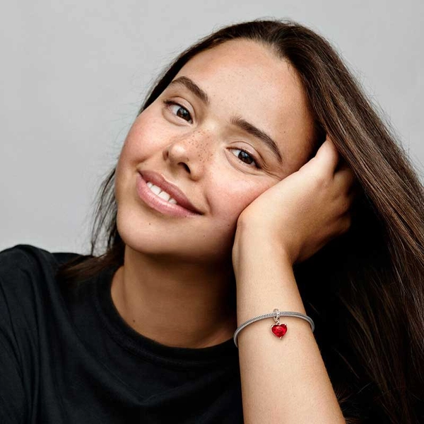Disney Mickey & Minnie Mouse Hängberlock I Rött Muranoglas - PANDORA - Snabb frakt & paketinslagning - Nordicspectra.se