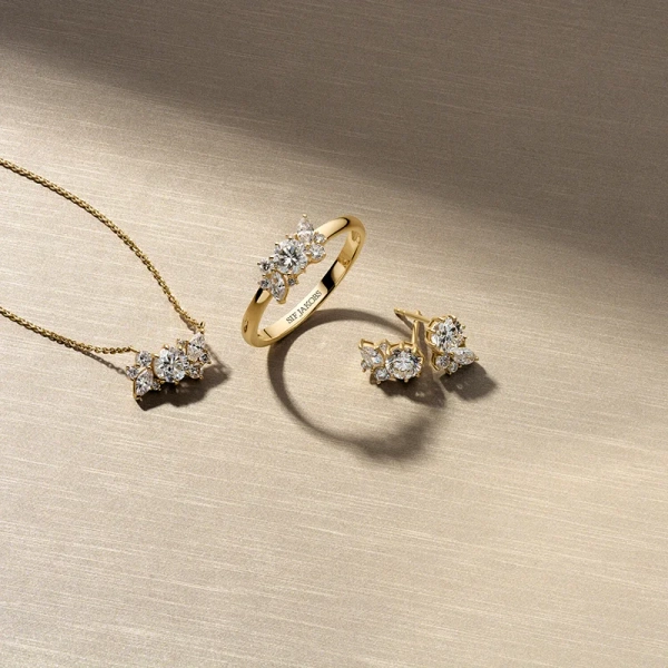 Lovere Ring 14K Guld från Sif Jakobs med ett elegant diamantkluster