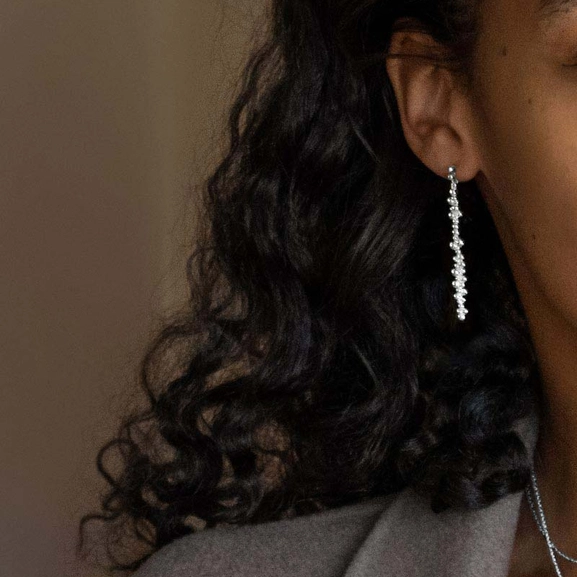Drops Grande Earrings - Drakenberg Sjölin Örhängen - Snabb frakt & paketinslagning - Nordicspectra.se