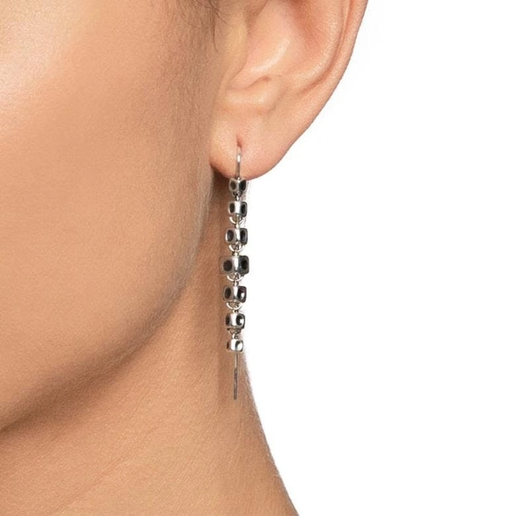 Slim Spine Earrings - Efva Attling - Suuri valikoima & ilmainen lahjapaketointi - Nordicspectra.fi