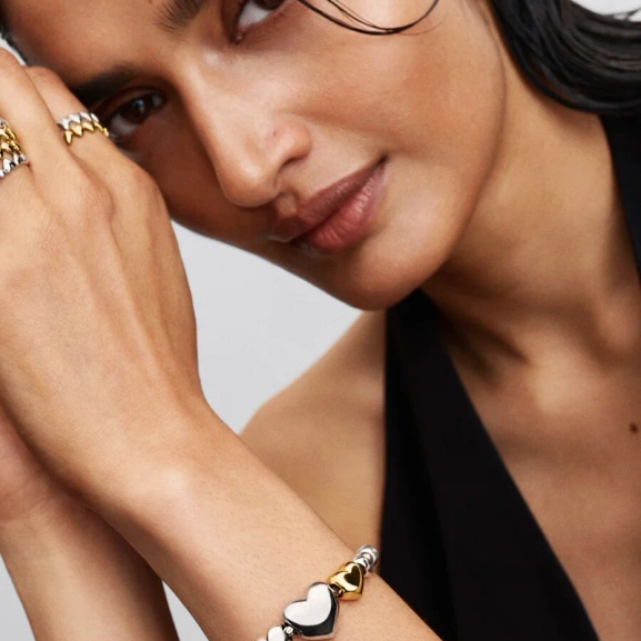 Guldglänsande Mini Hjärta Berlock från Pandora - symbol för kärlek och mening