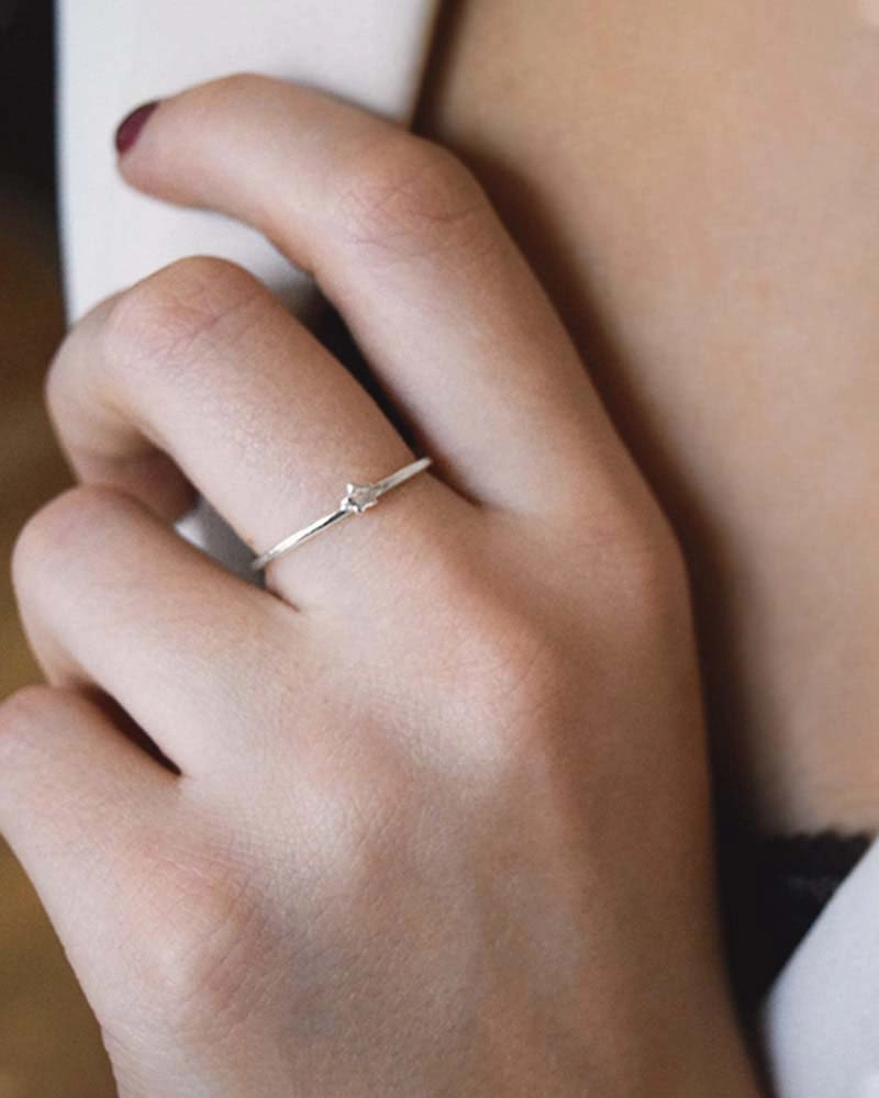 Stella Nova Drop Ring - Drakenberg Sjölin Ringar - Snabb frakt & paketinslagning - Nordicspectra.se