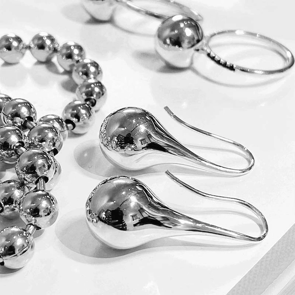 Drop Globe Earrings Silver - Emma Israelsson - Snabb frakt & paketinslagning - Nordicspectra.se