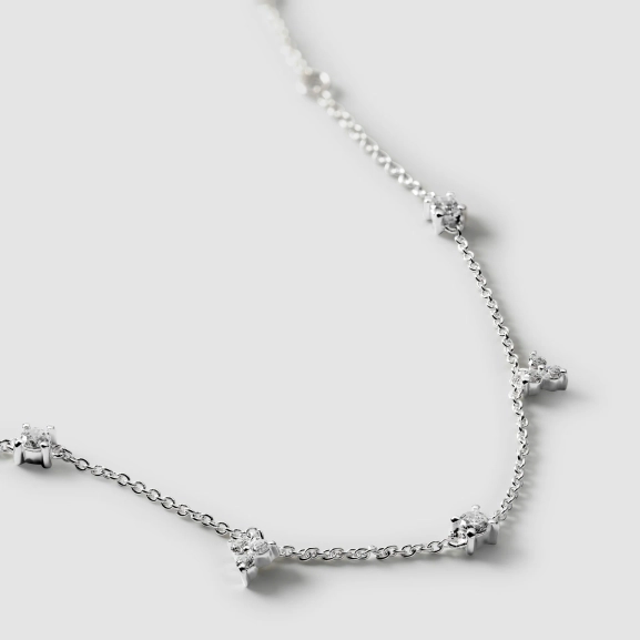 Sheer Doria & Celestia Layering Silver: två eleganta silverarmband med rena linjer och diskreta cubic zirconia-stenar.