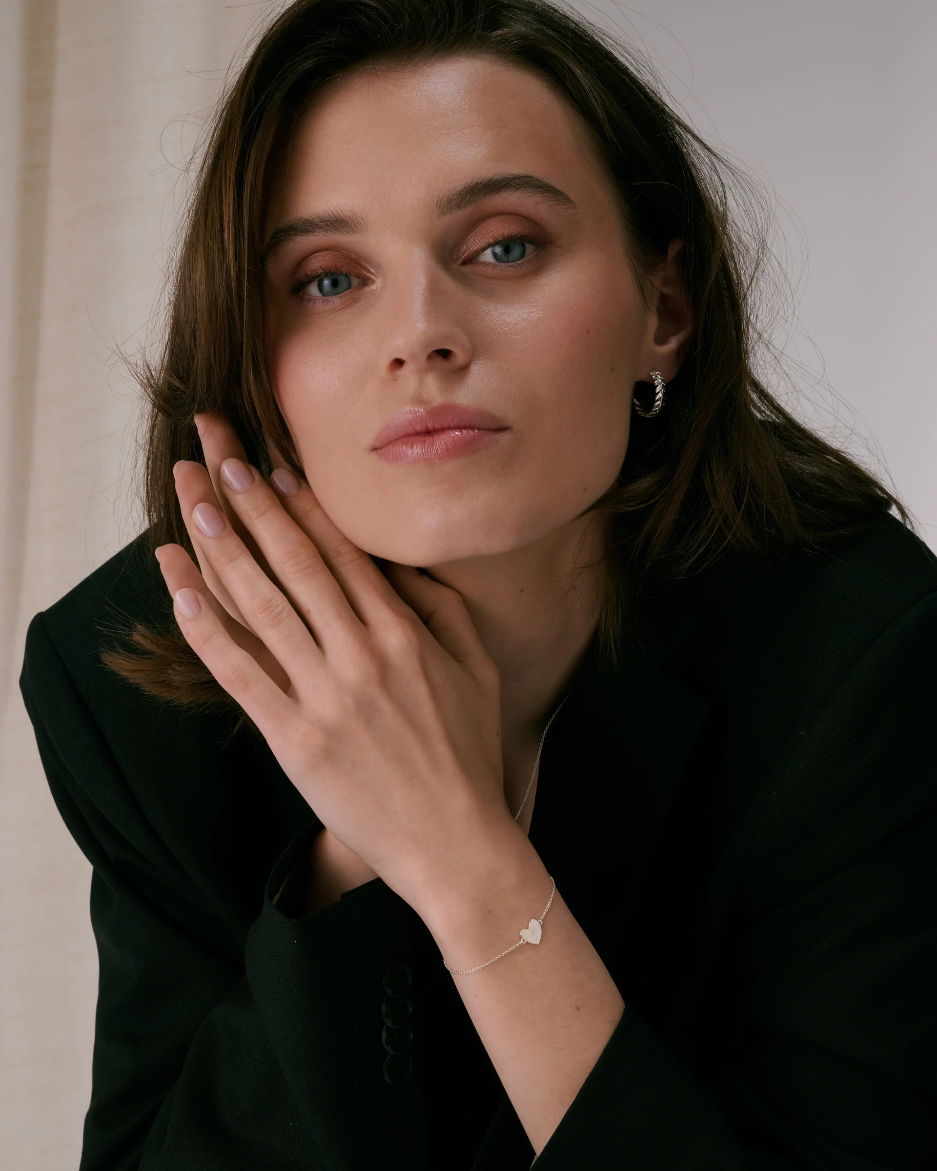 jossa on vasaroitu sydän