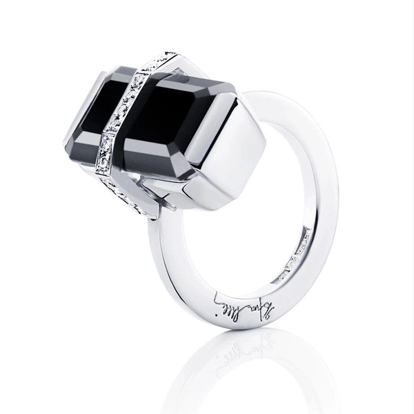 Bend Over Onyx White Gold - Efva Attling ringar - Snabb frakt & paketinslagning - Nordicspectra.se