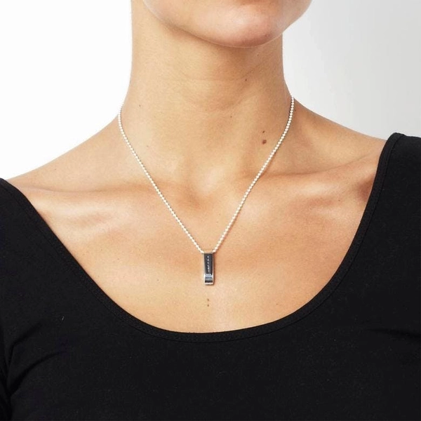 Kärlek Pendant - Efva Attling halsband - Snabb frakt & paketinslagning - Nordicspectra.se