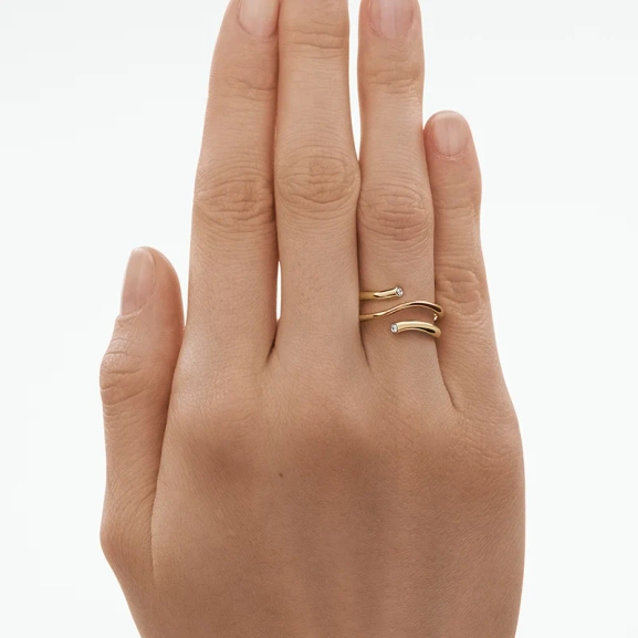 SS25_ECOM_ON-MODEL_MAGIC_RING_20000341_Close-ups