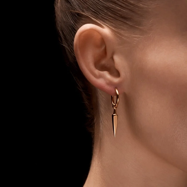Poison Arrow Earring Gold - Maria Nilsdotter - 1-2 dagars leverans - Nordic Spectra