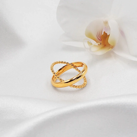 Criss Cross Ring Guld - By Sofia Wistam - Betydelsefulla smycken - Nordic Spectra