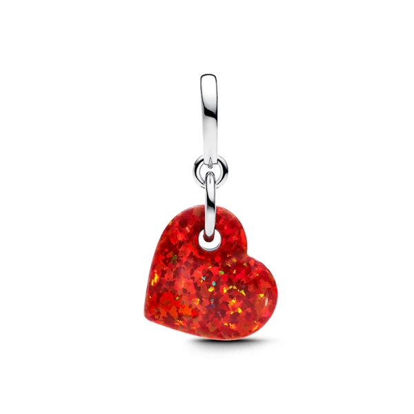 Hängberlock med Skimrande Rött Hjärta i sterlingsilver och syntetisk opal från Pandora Moments. Ge din stil en våg av färg med denna vackra berlock som är perfekt för Alla hjärtans dag.