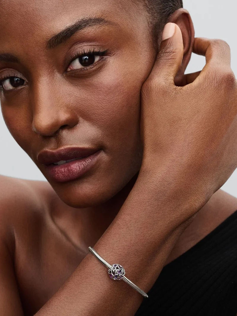 Mamma Lila Hjärtan Öppen Berlock. Transparenta lavendelfärgade emaljhjärtan med sterlingsilverkanter