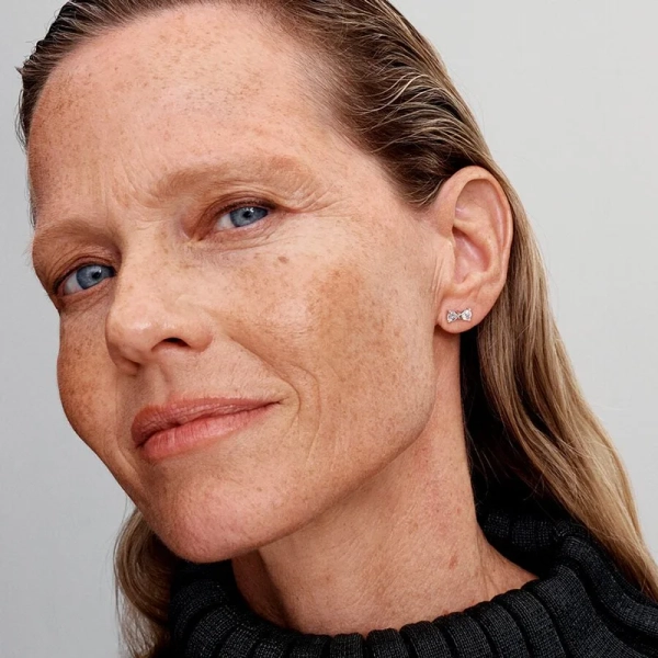 Glittrande Rosett Mini Örhängen - PANDORA - 1-2 dagar leverans - Gratis paketinslagning