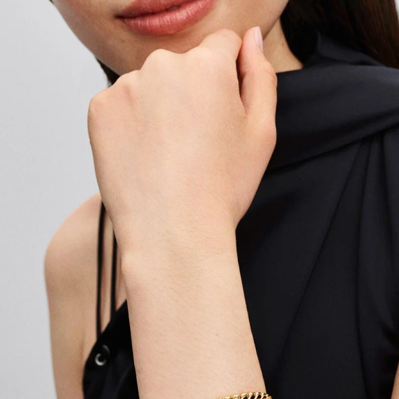 Berlockset Mini Hjärta & Mini Fjäril Guld från Pandora Moments ger glittrande effekt till ditt berlockarmband med strukturerad yta på hjärtat och fjärilen.