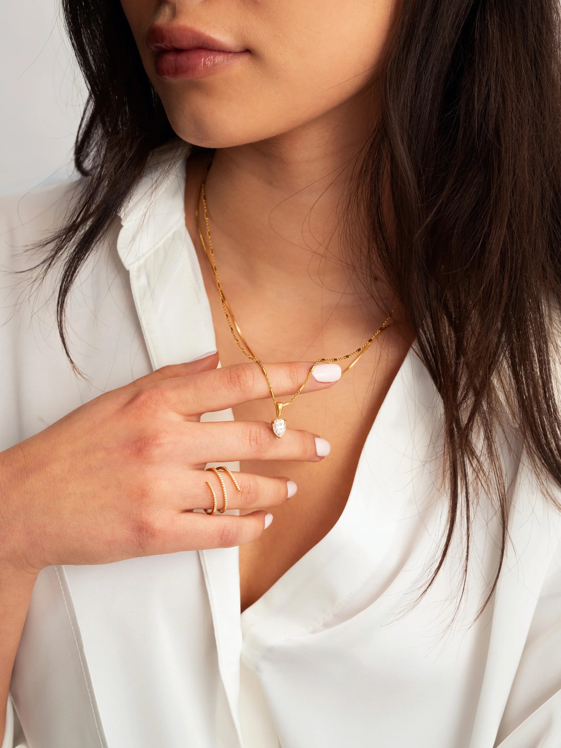 Sparkle Wrap Ring Gold i återvunnet sterlingsilver medn en 18k guldplätering och med gnistrande kubiska zirkoner Elegant spiraldesign för både vardag och fest.