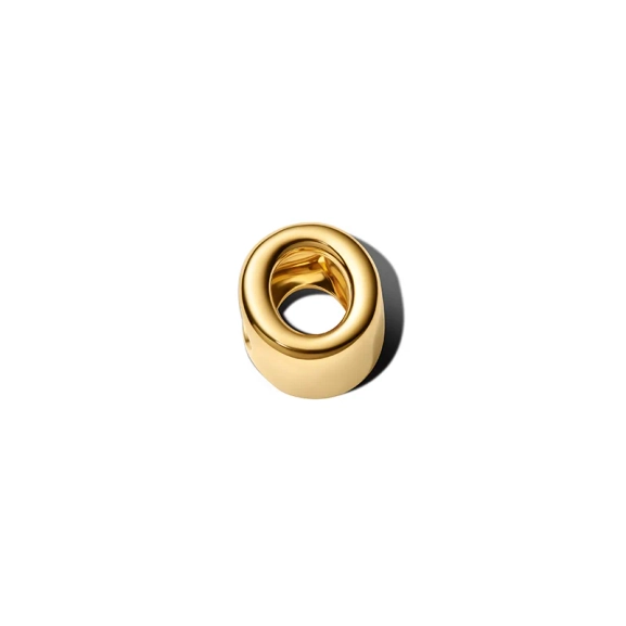 Bokstaven O Berlock Guld från Pandora. Skapa ditt unika ord eller budskap med denna eleganta berlock i 14 karat guldpläterad metall. En sofistikerad touch till din smyckessamling.
