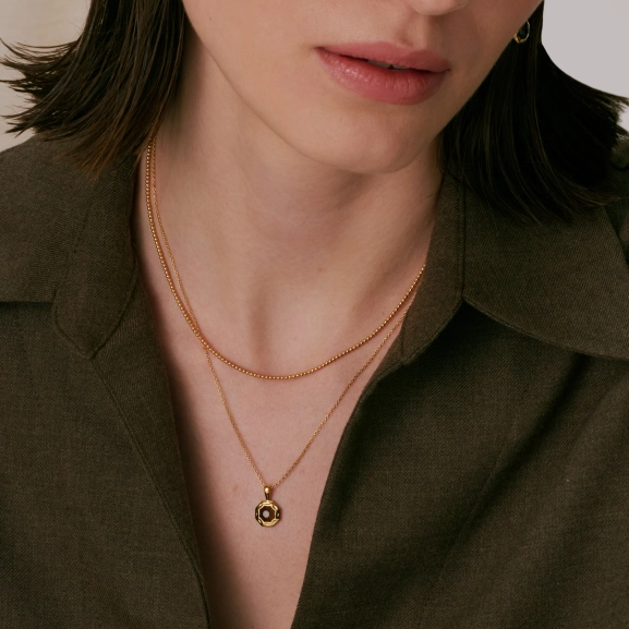 Sheer Doria Necklace Gold – nätt halsband i 18K guldpläterat silver med kulkedja